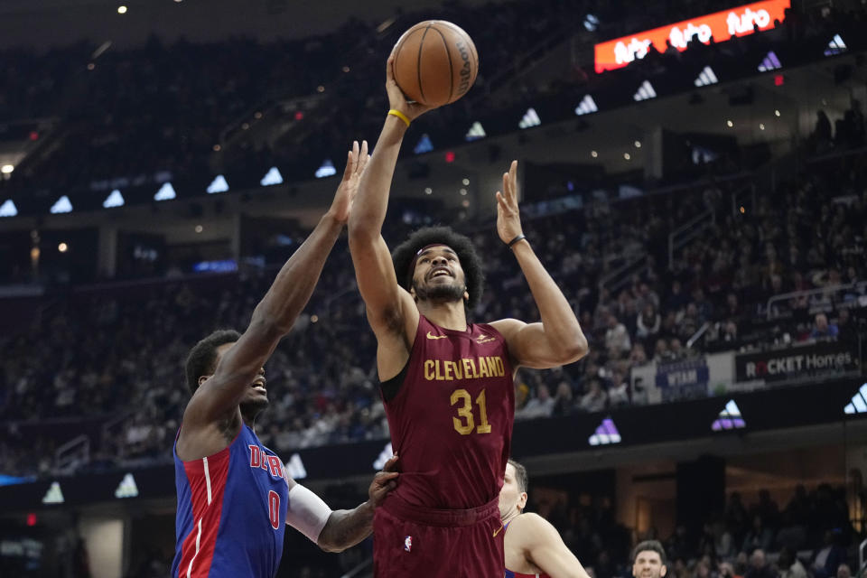 Cleveland Cavaliers center Jarrett Allen (31) shoots in front of Detroit Pistons' Jalen Duren, left, in the first half of an NBA basketball game, Wednesday, Jan. 31, 2024, in Cleveland. (AP Photo/Sue Ogrocki)