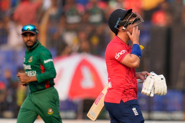 Duckett, right, was dismissed for 20 off 13 balls in the first T20 (Aijaz Rahi/AP)