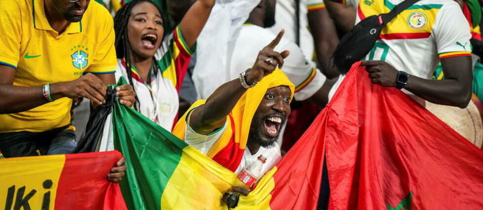Les supporteurs sénégalais vont voir leurs nerfs mis à rude épreuve par ce match Sénégal-Angleterre qui pourrait entrer dans l'histoire du football du pays de la Téranga  en cas de victoire des Lions.   - Credit:AYMAN AREF / NurPhoto / NurPhoto via AFP