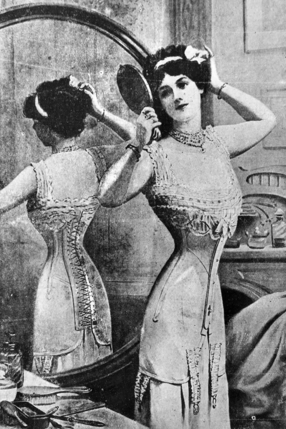 1900s: Corsets