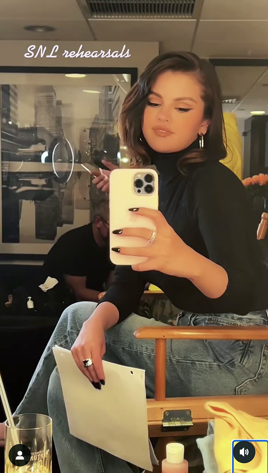 https://www.instagram.com/p/CdeAltWhcy5/ tombachik Verified SNL Rehearsals @selenagomez ���� #nailsbytombachik Gelux Black �� by @miasecret