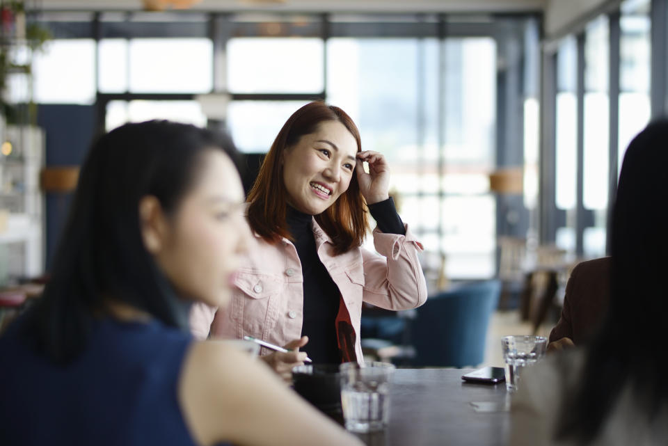 同事之間討論薪水是職場大忌。（示意圖，非圖片當事人。圖片來源：Getty Creative）