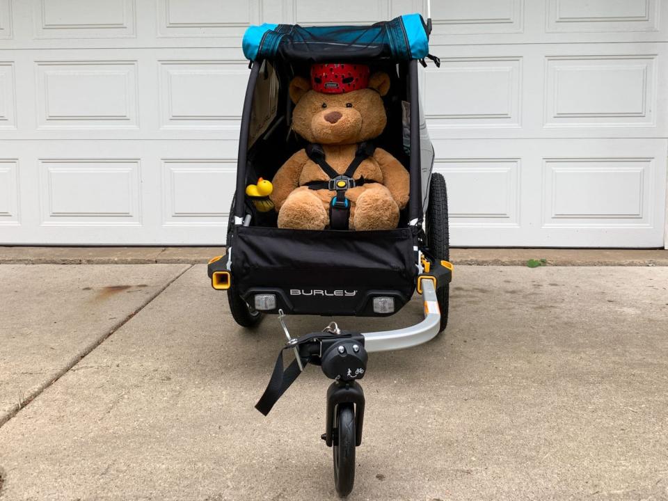 Burley's D'Lite X with a teddy bear for testing