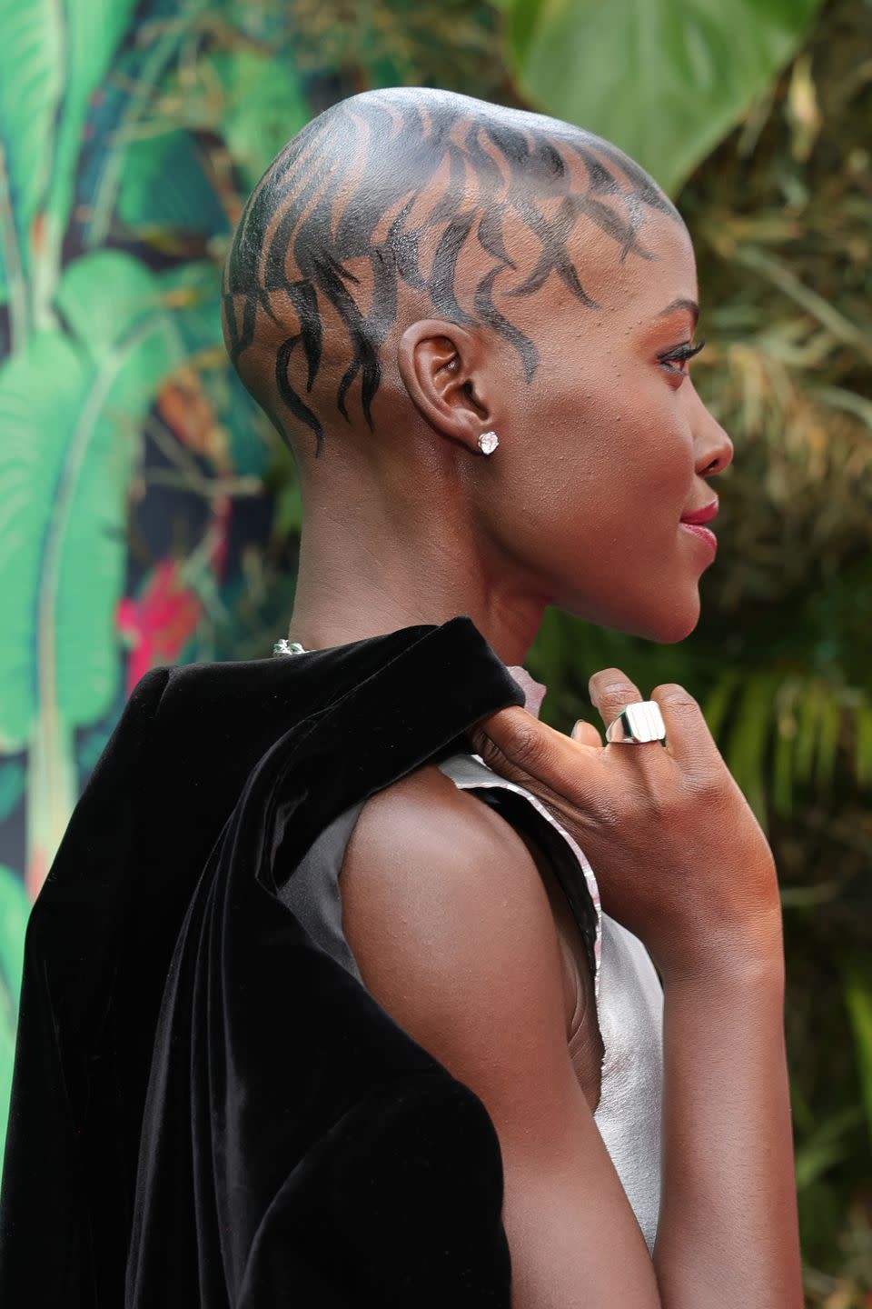 lupita nyong'o with henna on head at tony awards 2023