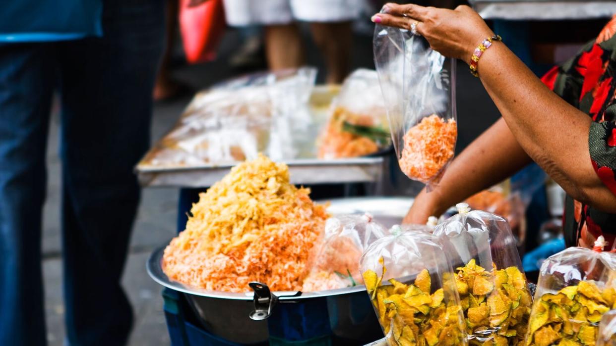 Bangkok bans street food vendors