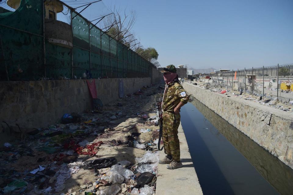 A Taliban fighter stands guard at the site of a 2021 ISIS-K suicide bombing. <a href="https://www.gettyimages.co.uk/detail/news-photo/taliban-fighter-stands-guard-at-the-site-of-the-august-26-news-photo/1234889168?adppopup=true" rel="nofollow noopener" target="_blank" data-ylk="slk:Wakil Kohsar/AFP via Getty Images;elm:context_link;itc:0;sec:content-canvas" class="link ">Wakil Kohsar/AFP via Getty Images</a>