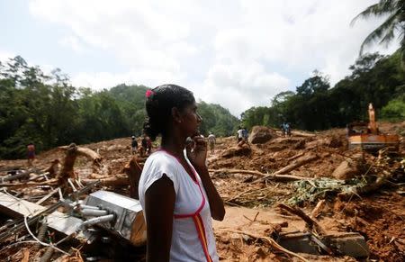 A woman reacts next to the debris of houses at a landslide site during a rescue mission in Athwelthota village, in Kalutara, Sri Lanka May 28, 2017. REUTERS/Dinuka Liyanawatte