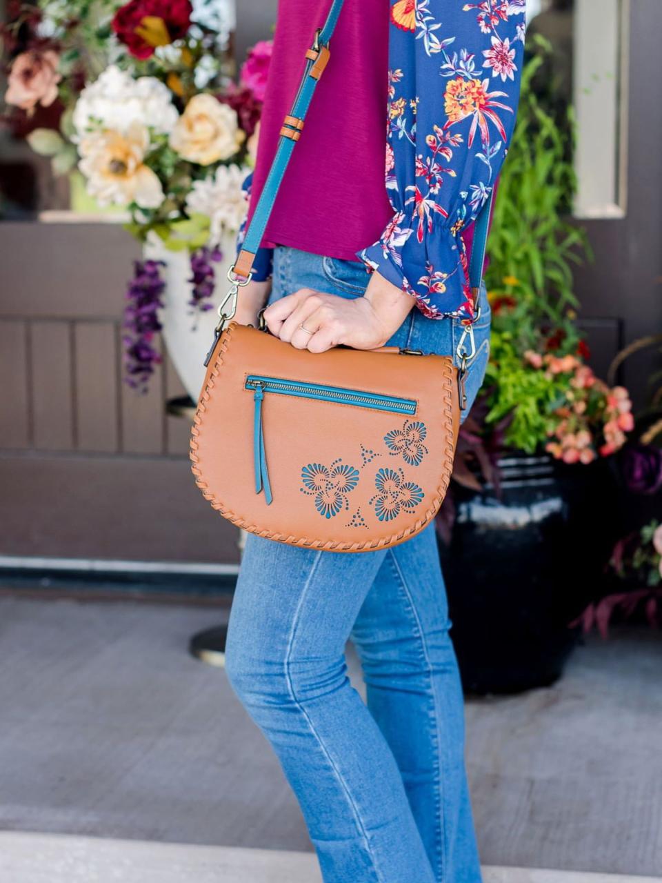 The Pioneer Woman's Brown Laser Cut Women's Shoulder Handbag Brown