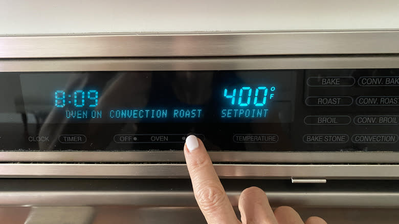 setting oven temperature to 400