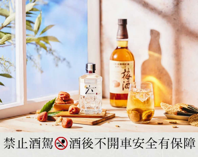  以「六ROKU GIN」為基底，加上經威士忌木桶熟成的山崎焙煎樽梅酒，讓風味更顯深度，享受愜意的Me time。