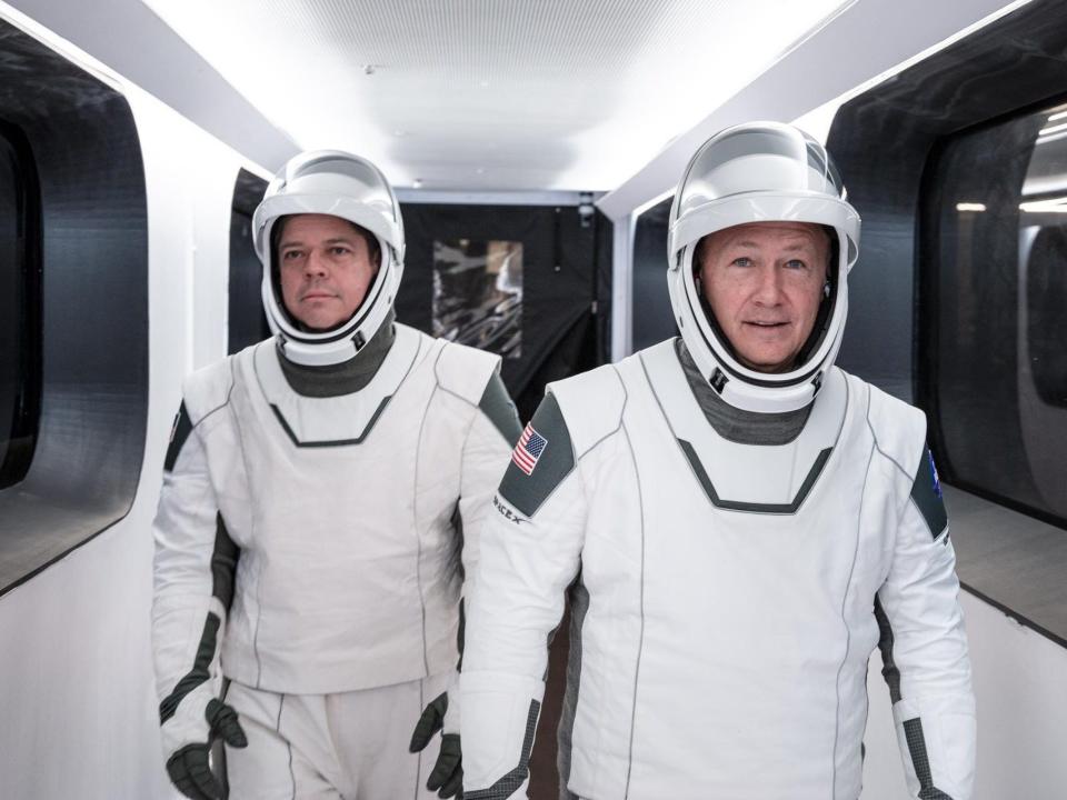 spacex nasa astronauts doug hurley bob behnken commercial crew spacesuits