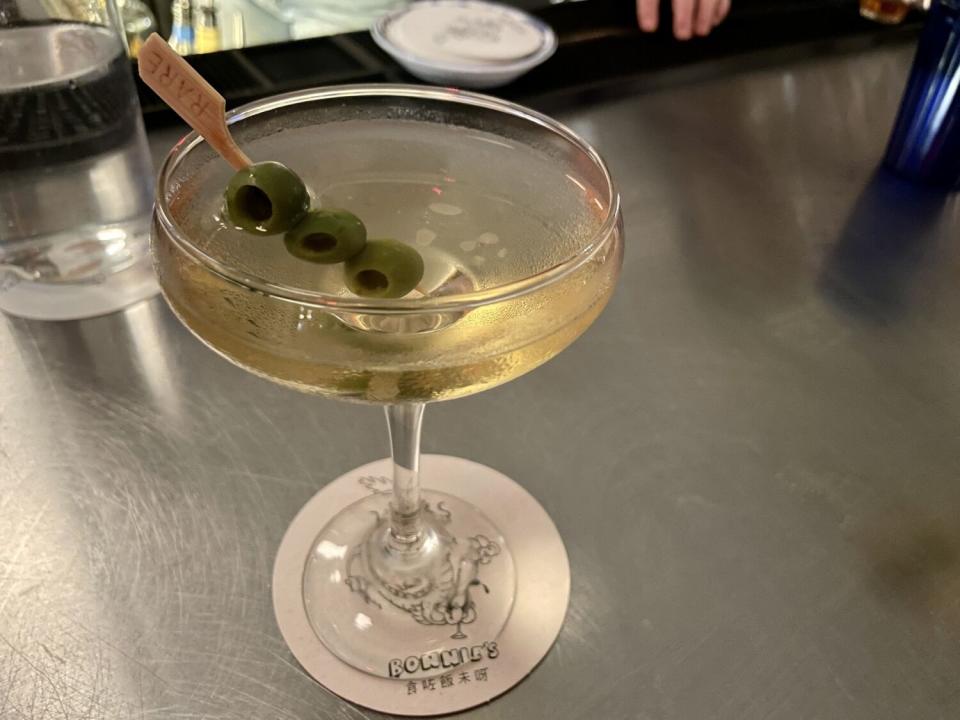 MSG martini con tres aceitunas