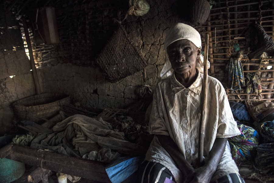 Jetou Mapuani sits in her tiny, one-person hut. (Photo: Neil Brandvold/DNDi)
