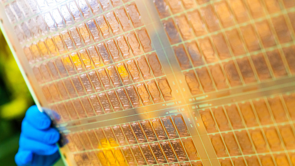  Intel glass substrates in the lab. 