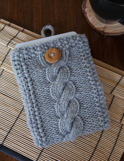 diy chunky yarn phone case