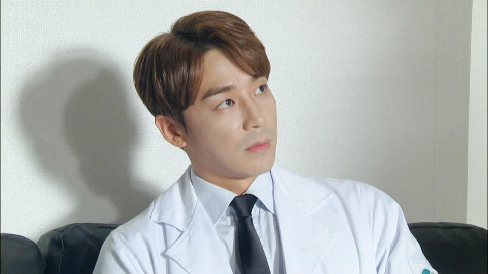 ▲真理翰飾演冷酷無情、不流血也不流淚的外科醫生韓錫勳。