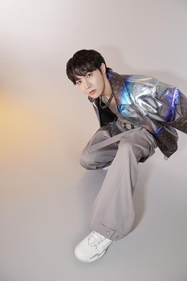 230224 WWD: Louis Vuitton Signs BTS Member J-Hope as Brand Ambassador :  r/bangtan