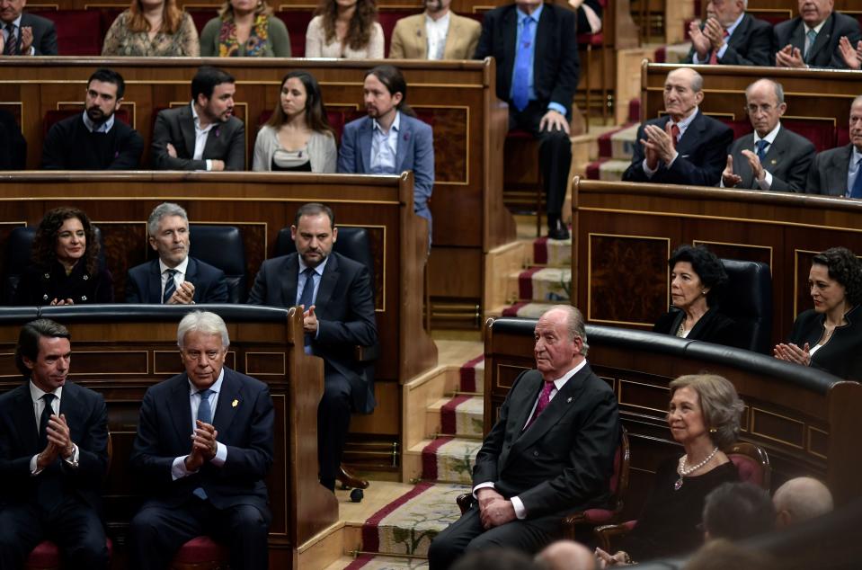 Los reyes eméritos, José María Aznar y Felipe González asistieron en 2018 a un acto conmemorativo del 40 aniversario de la Constitución Española. (Foto: Oscar del Pozo / AFP / Getty Images)