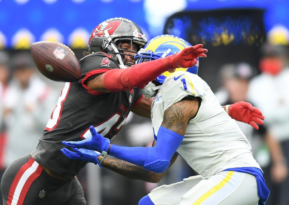 Buccaneers cornerback Ross Cockrell prevents Rams receiver DeSean Jackson from making a catch in the first quarter.