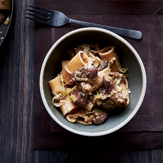 Spelt Rigatoni with Chicken Livers, Leeks and Sage