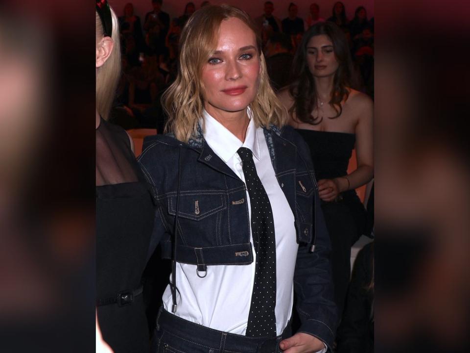 Diane Kruger überrascht mit Krawatte und Jeans-Kombi dem roten Teppich