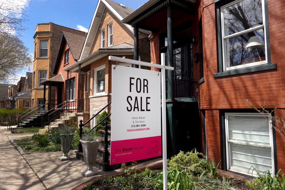 CHICAGO, ILLINOIS - APRIL 26: A home is offered for sale on April 26, 2022 in Chicago, Illinois. According to the S&P CoreLogic Case-Shiller national home price index, home prices in the U.S. increased 19.8% in February year over year.  (Photo by Scott Olson/Getty Images)