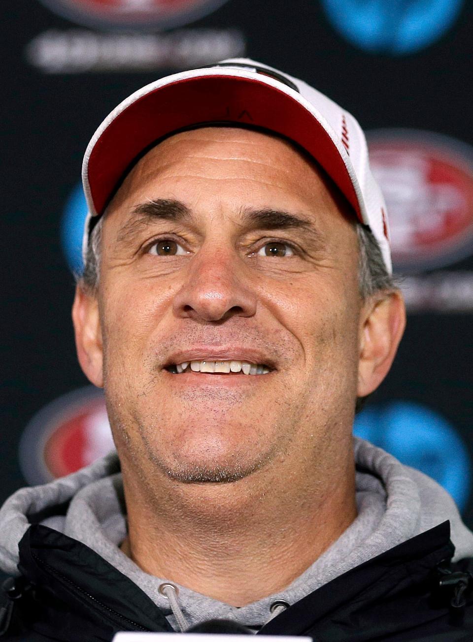 Vic Fangio speaks to 49ers beat reporters.