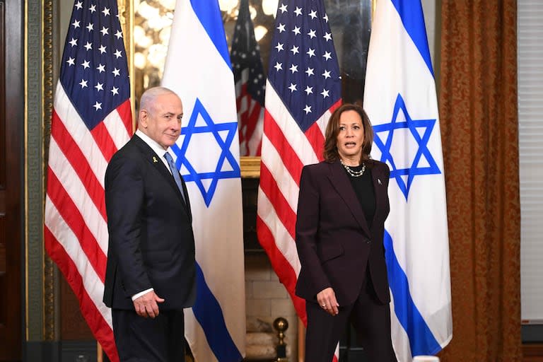 Benjamin Netanyahu y Kamala Harris, en su encuentro en Washington. (ROBERTO SCHMIDT / AFP)