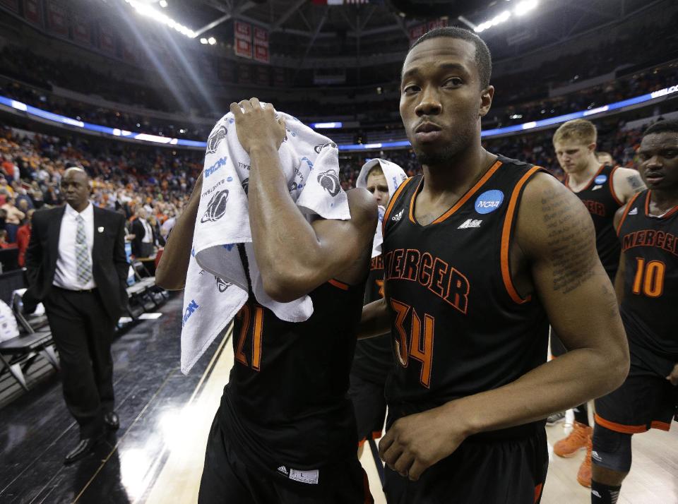 Mercer's Langston Hall and Jibri Bryan (34) (AP Photo/Chuck Burton)