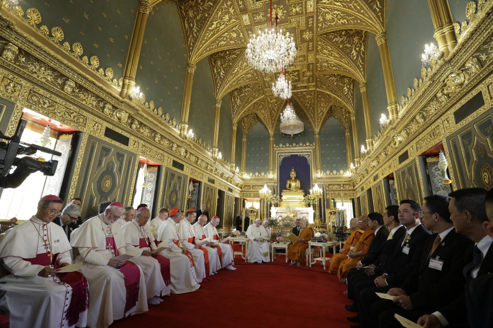 Pope Francis, center left, visits the Supreme Buddhist Patriarch at Was Ratchabophit Sathit Maha Simaram Temple, Thursday, Nov. 21, 2019, in Bangkok, Thailand. (AP Photo/Gregorio Borgia)