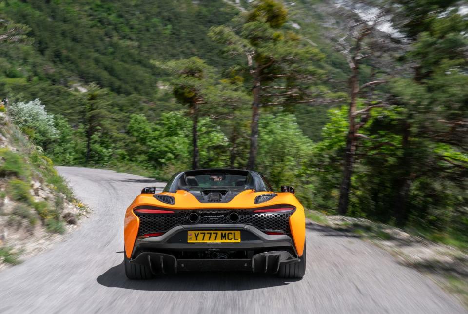 2025 mclaren artura spider