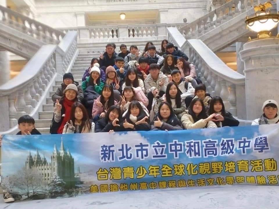 中和高中赴美國猶他州議會大樓參訪，瞭解議會運作。   圖：新北市教育局提供