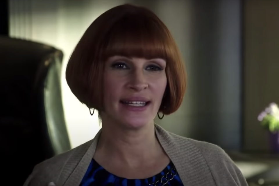 Julia Roberts with a bowl cut wig