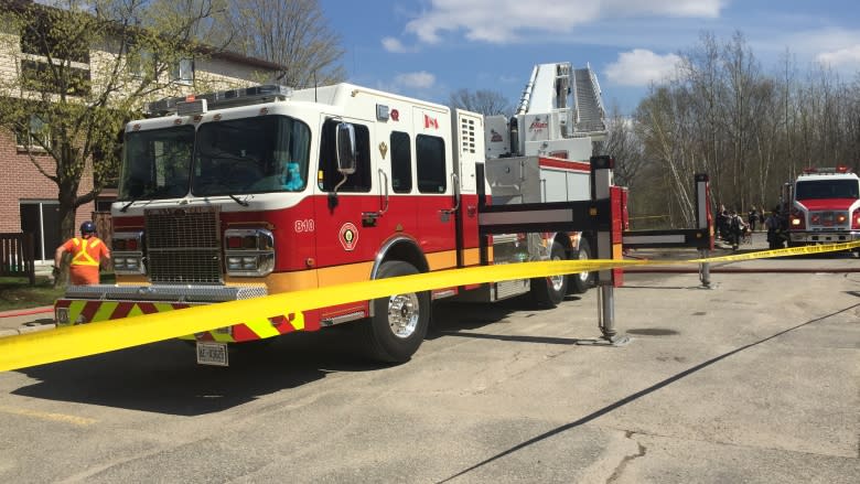 Smiths Falls Ont Fire Sends 3 Police Officers To Hospital 2421