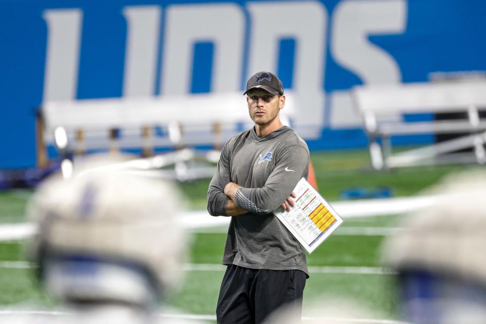Lions offensive coordinator Ben Johnson watches open practice at Family Fest at Ford Field on Saturday, August 6, 2022. Junfu Han / Detroit Free Press / USA TODAY NETWORK