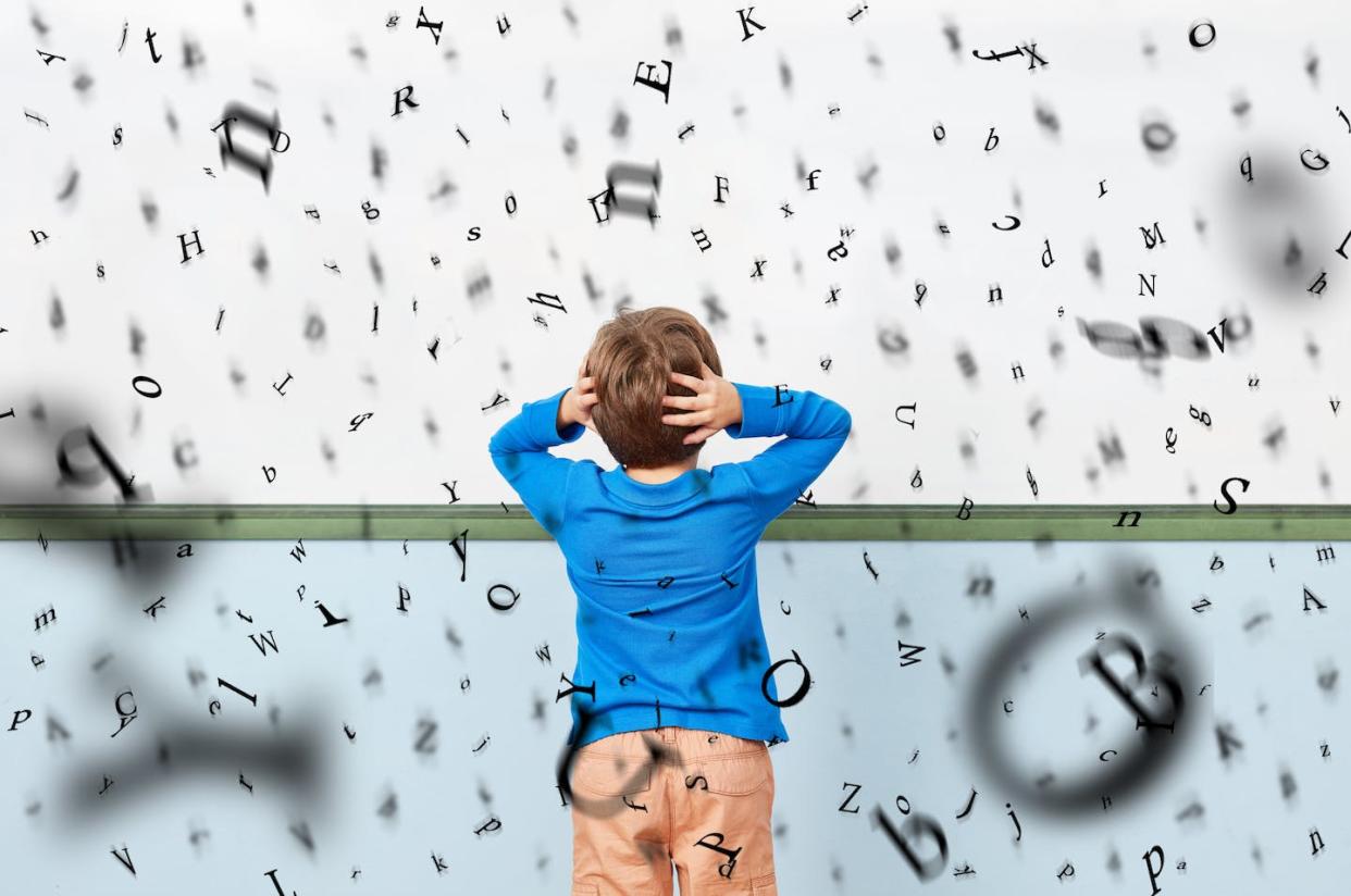 <a href="https://www.shutterstock.com/es/image-photo/desperate-child-dyslexia-front-whiteboard-flying-1564253692" rel="nofollow noopener" target="_blank" data-ylk="slk:Robert Kneschke/Shutterstock;elm:context_link;itc:0;sec:content-canvas" class="link ">Robert Kneschke/Shutterstock</a>