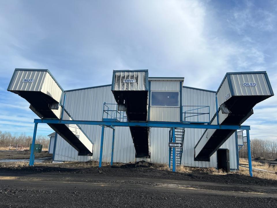 Dodds Coal Mine offers three type of coal.