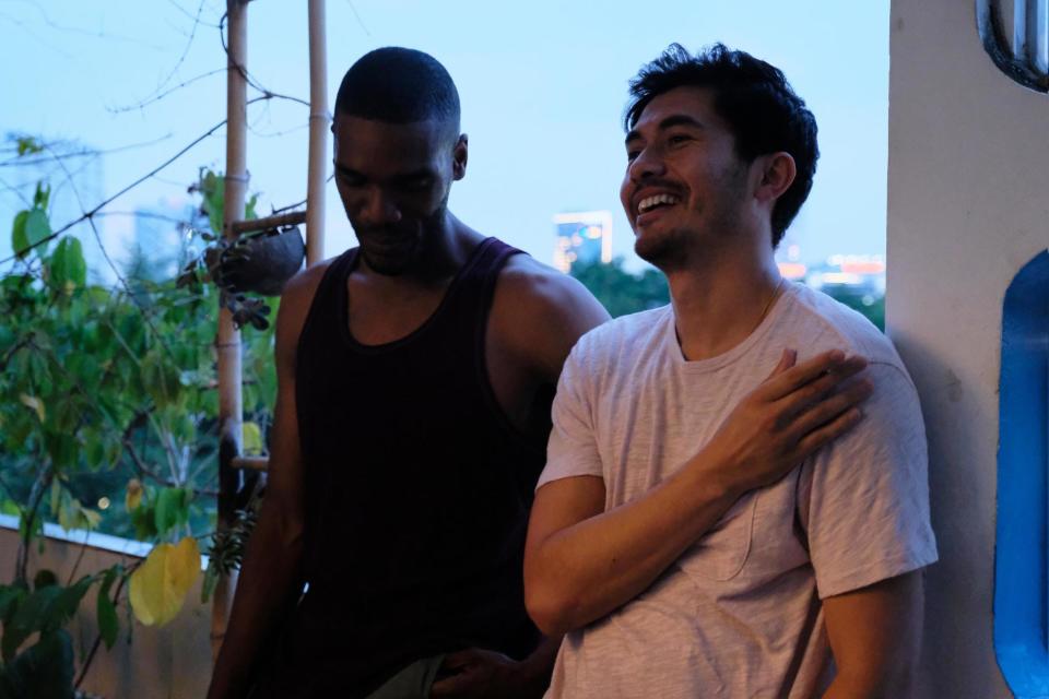 Parker Sawyers and Henry Golding in Monsoon: Đạt Vũ/Peccadillo Pictures