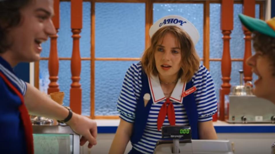 Maya Hawke (Robin)