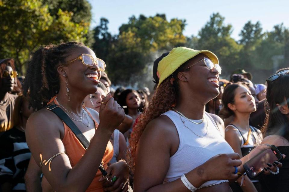Kehinde Adediran, left, and her twin sister Tai Adediran, of North Carolina, sing along with Sabrina Claudio as she performs on the first day of the Sol Blume R&B festival on Saturday. “The vibe has been amazing, the people have been amazing, I love it here,” Kehinde said of her first time at the festival.