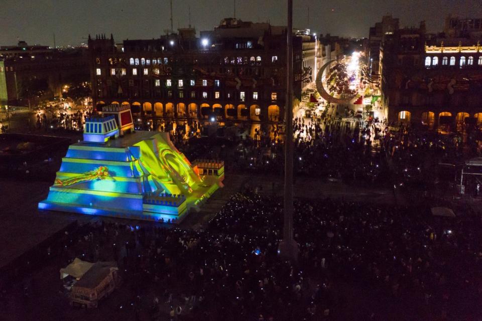 CIUDAD DE MÃ‰XICO, 13AGOSTO2021.-  ProyecciÃ³n de â€œMemoria Luminosaâ€ en la maqueta monumental del Huey-Teocalli en el zÃ³calo capitalino con motivo de los 500 AÃ±os de Resistencia IndÃ­gena. 
FOTO: MARIO JASSO/CUARTOSCURO.COM