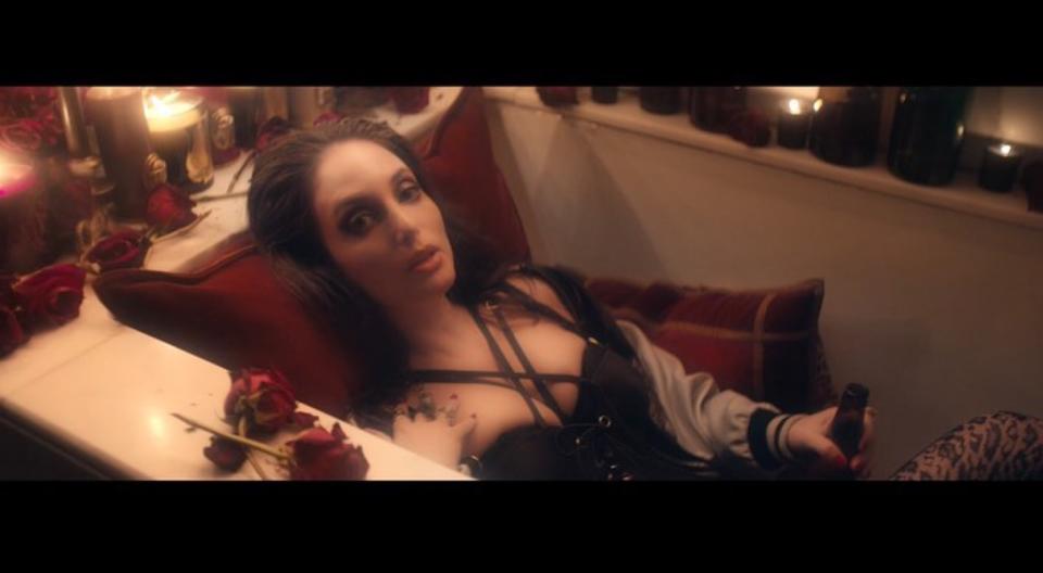 Alexa Ray's new single is an ode to love, and loving the Big Apple. (Photo: The Orchard Music)