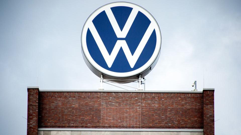 Die IG Metall und Vertreter von Volkswagen wollen sich am Dienstag zu weiteren Gesprächen über den Haustarifvertrag treffen.