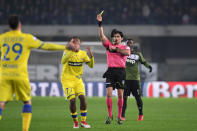 Soccer Football - Serie A - Chievo Verona vs Juventus - Stadio Marc'Antonio Bentegodi, Verona, Italy - January 27, 2018 Chievo Verona’s Samuel Bastien is shown a second yellow and red card by referee Fabio Maresca REUTERS/Alberto Lingria