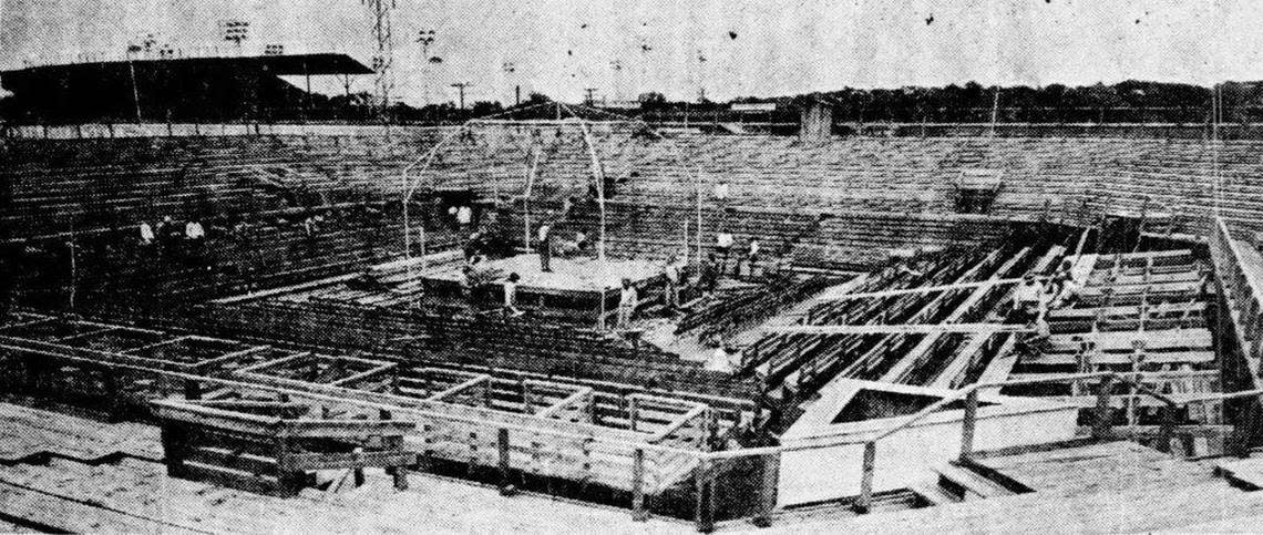 An open-air arena that seated 7,500 wrestling fans opened in Fort Worth in 1932. Courtesy/Richard Selcer