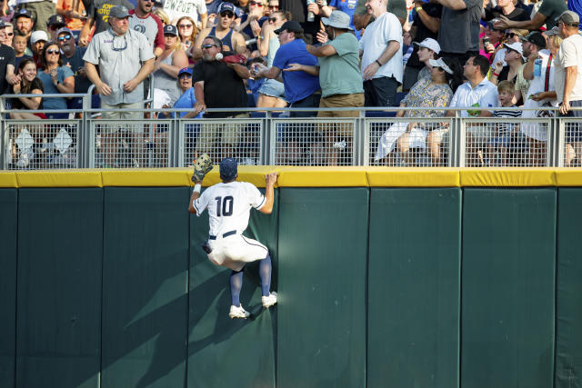 Florida Gators hang on to edge Oral Roberts 5-4, advance to winners bracket  of final four at College World Series