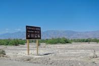 Das Death Valley hält noch mehr Hitzerekorde parat: Laut Guinness Buch der Rekorde 2020 wurde hier auch der heißeste Monat gemessen. Im Juli 2020 betrug die durchschnittliche Tagestemperatur in Furnace Creek sagenhafte 42,3 Grad Celsius. Bei Reisen an diesen Ort sind Hitzeresistenz und jede Menge Trinkwasser Grundvoraussetzung. (Bild: iStock / juhajarvinen)