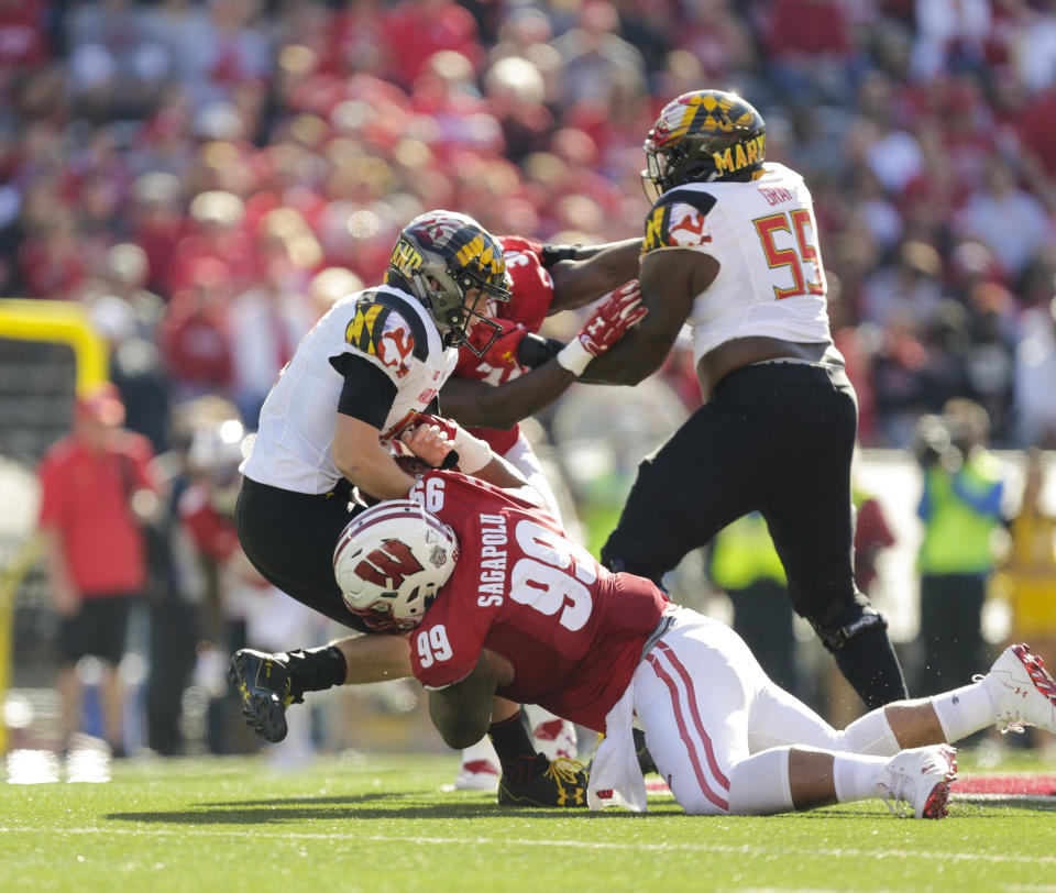 Wisconsin nose tackle Olive Sagapolu had 17 tackles, 3.5 tackles for loss and three sacks in 2017. (AP Photo/Andy Manis)