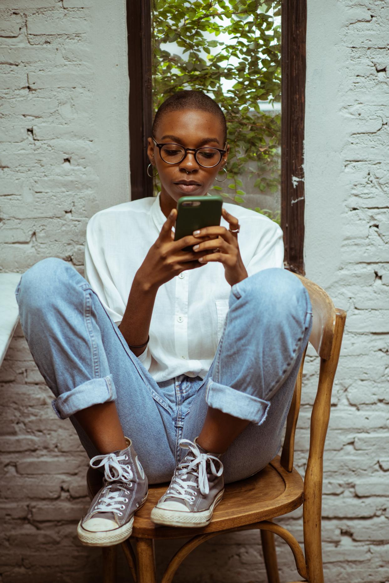 Want to know how to start a conversation on Tinder? Here's some simple advice to broach that conversation. Pictured here is a young woman checking the messages on her smartphone. wait to post your boo