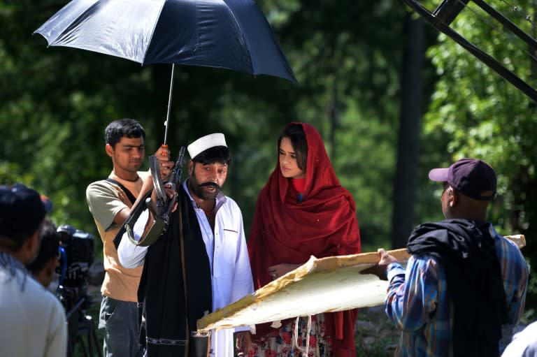 Pakistani actors Shahid Khan (C) and Sobia Khan star in a scene during the filming of Pashto film "Ma Chera Gharib Sara" (Don't Pester the Poor) in Murree